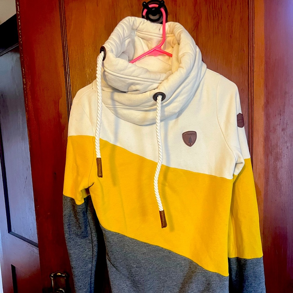 Small color block hooded sweater
